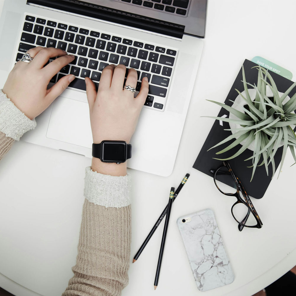 Lucrotec's contact and support team are ready to assist you